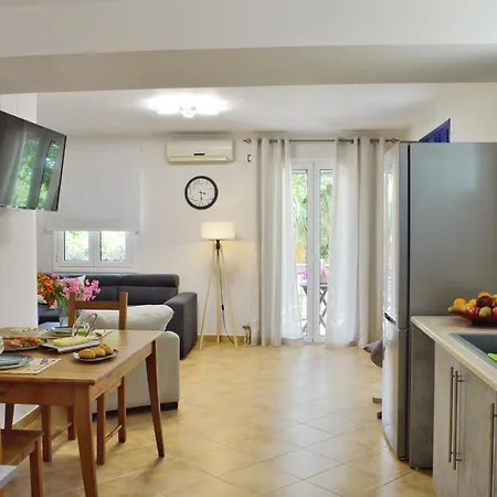 Inna's Summer House Apartment Lixouri